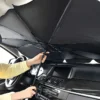 Efikasna zaštita od sunca za auto u vidu praktičnog kišobrana