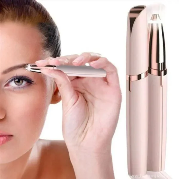 Prikaz kako epilator uklanja dlačice između obrva