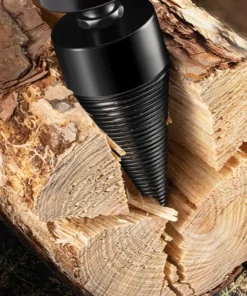 Prikaz kako konusna burgija lako prodire i cepa tvrdo drvo