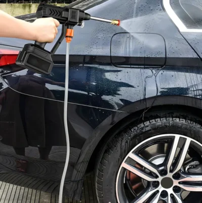 Najlakši i najbrži način za pranje automobila na parkingu ispred zgrade