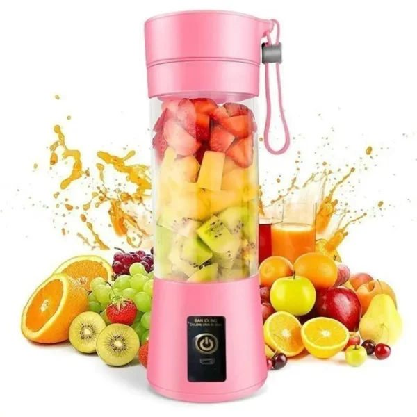 Sveže isceđen sok od narandže u mini blenderu