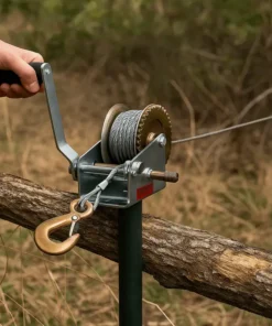 Ručno vitlo u upotrebi u šumarstvu za povlačenje drva i trupaca