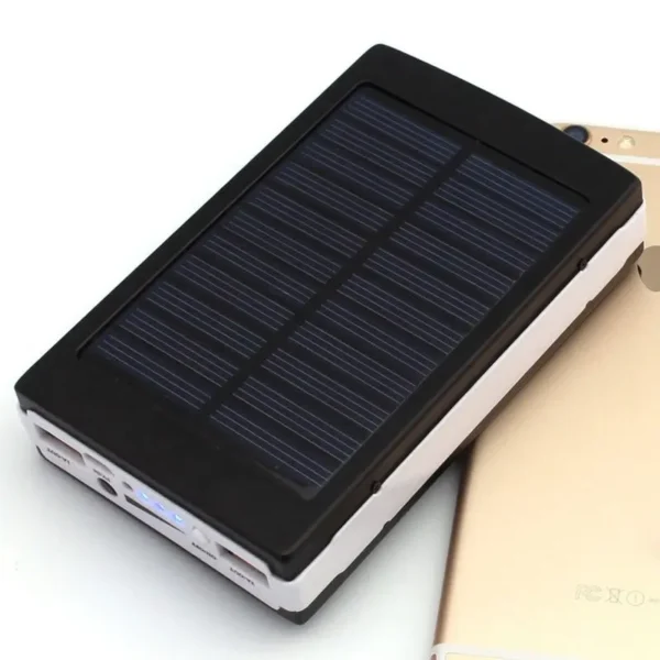 Eksterna baterija velikog kapaciteta sa mogućnošću solarnog punjenja