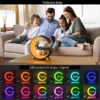 Lampa sa ugrađenim Bluetooth zvučnikom i RGB osvetljenjem koje menja boje