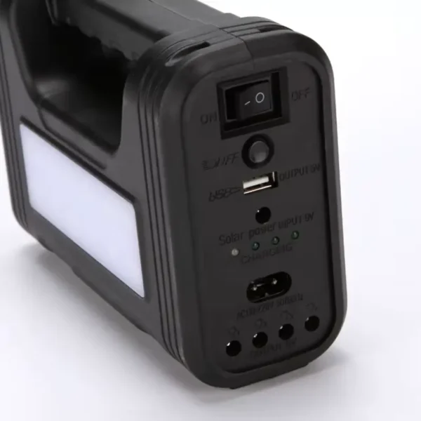 Multifunkcionalni solarni sistem koji služi kao punjač za telefon i osvetljenje