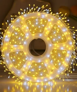 Bajkovite vilinske sijalice belo žute u sobi stvaraju topao i prijatan ambijent