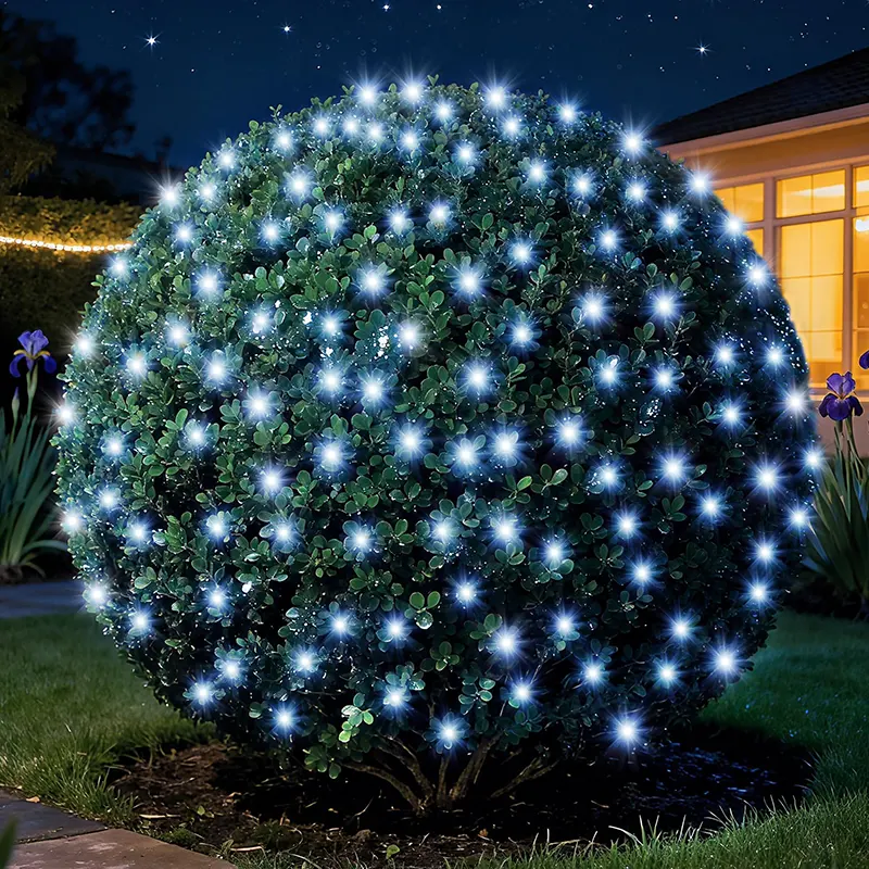 Bela solarna LED mreža za dvorište donosi elegantnu i ekološku svetlost