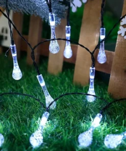 Bele svetleće kapljice solarne lampice stvaraju efekat zaleđenih kapljica svetlosti