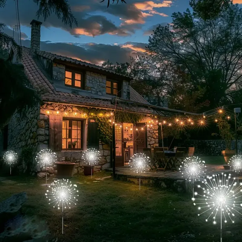 Dekorativna solarna svetiljka sa granama pruža prijatno osvetljenje