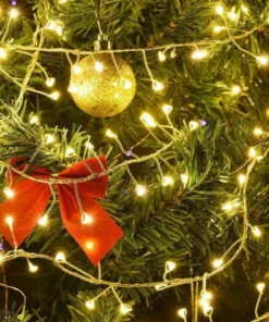 Dekorativne lampice unose bajkovitu atmosferu i topli žuti sjaj u prostor