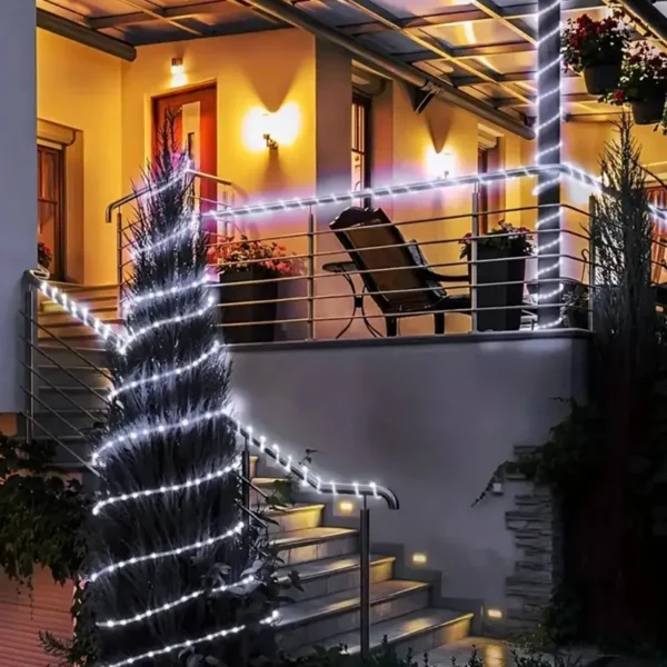 Dekorativni LED niz LED sijalice u crevu 20m bele osvetljava terase i staze stabilnim belim tonom