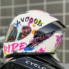 Integralna kaciga za motoriste sa detaljnom i kvalitetnom grafikom