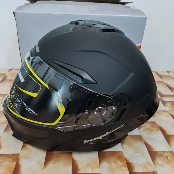 Bezbedna kaciga za motor sa ECE atestom
