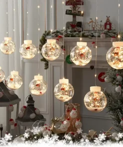 Kugle sa žutim sijalicama novogodišnje stvaraju toplo svetlo i prazničnu atmosferu