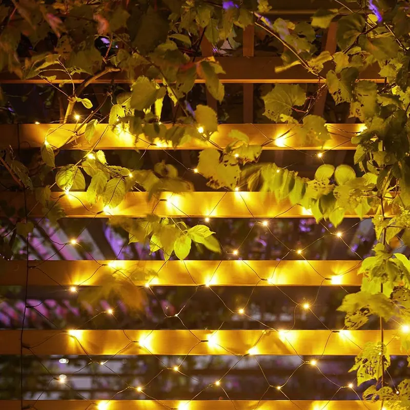 LED mreža sa toplim svetlosnim efektima idealna je za dom i dvorište