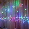 LED padajuće zvezdice i zvezde šarene donose veselu svetlosnu dekoraciju sa dinamičnim efektima