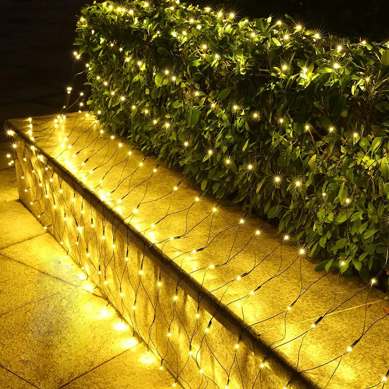 LED sijalice mreža žuta 1,5x1,5m donosi toplo i prijatno osvetljenje za praznike