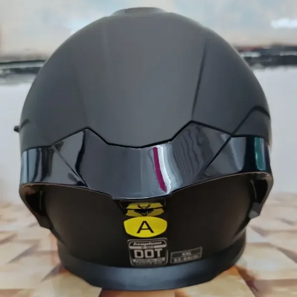Modularna moto kaciga sa integrisanim tamnim naočarima za sunce