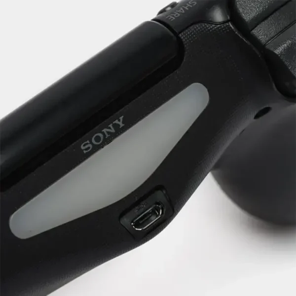 Neophodna oprema za PS4 - crni DualShock 4 bežični džojstik