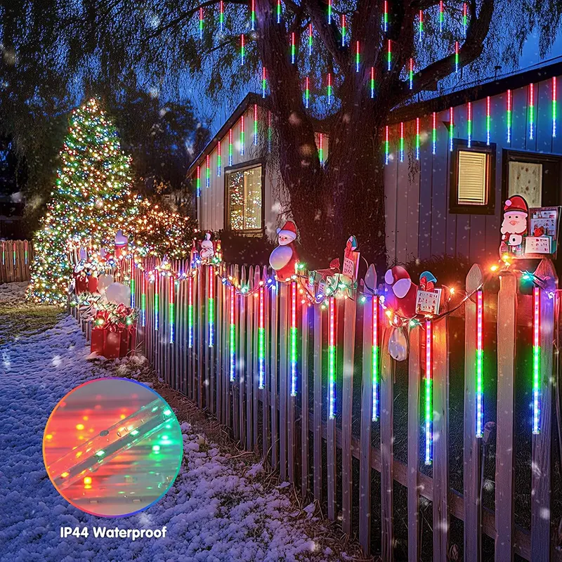 Praznična dekoracija sa RGB lampicama i meteorskim efektom