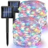 RGB solarne lampice na ogradi osvetljavaju prostor u više boja