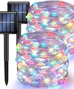 RGB solarne lampice na ogradi osvetljavaju prostor u više boja