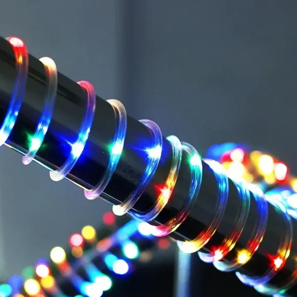 LED sijalice u crevu 10m šarene RGB svetlosni efekti LED dioda stvaraju živopisnu i dinamičnu rasvetu
