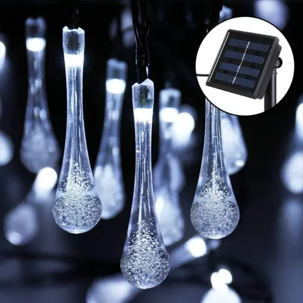 Solarne kapljice leda za terasu daju luksuzni izgled i meku belu svetlost