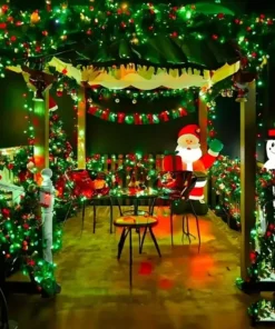 Zeleno crvene solarne lampice sa 300 LED dioda unose svečanu atmosferu i vedar ton