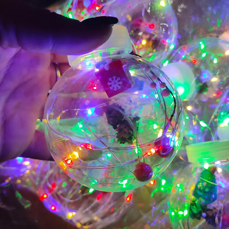 Svetleće kugle za unutrašnju prazničnu dekoraciju pružaju toplinu i sjaj