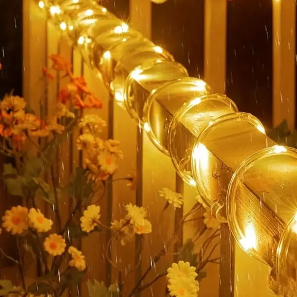 LED sijalice u crevu 20m žute daje prostoru prijatnu i elegantnu atmosferu