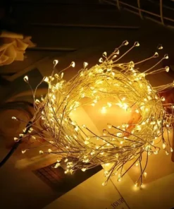 Vilinske solarne lampice u žutoj boji stvaraju romantičan efekat toplog osvetljenja