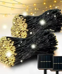 Žute solarne lampice na terasi pružaju toplo i prijatno osvetljenje